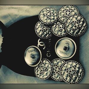 Set of 6 25mmCC Chanel style replacement buttons/brush silver/black/beau…